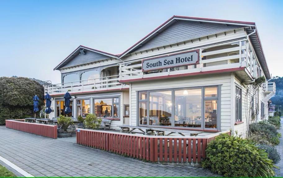South Sea Hotel - Stewart Island Half-moon Bay Exterior foto
