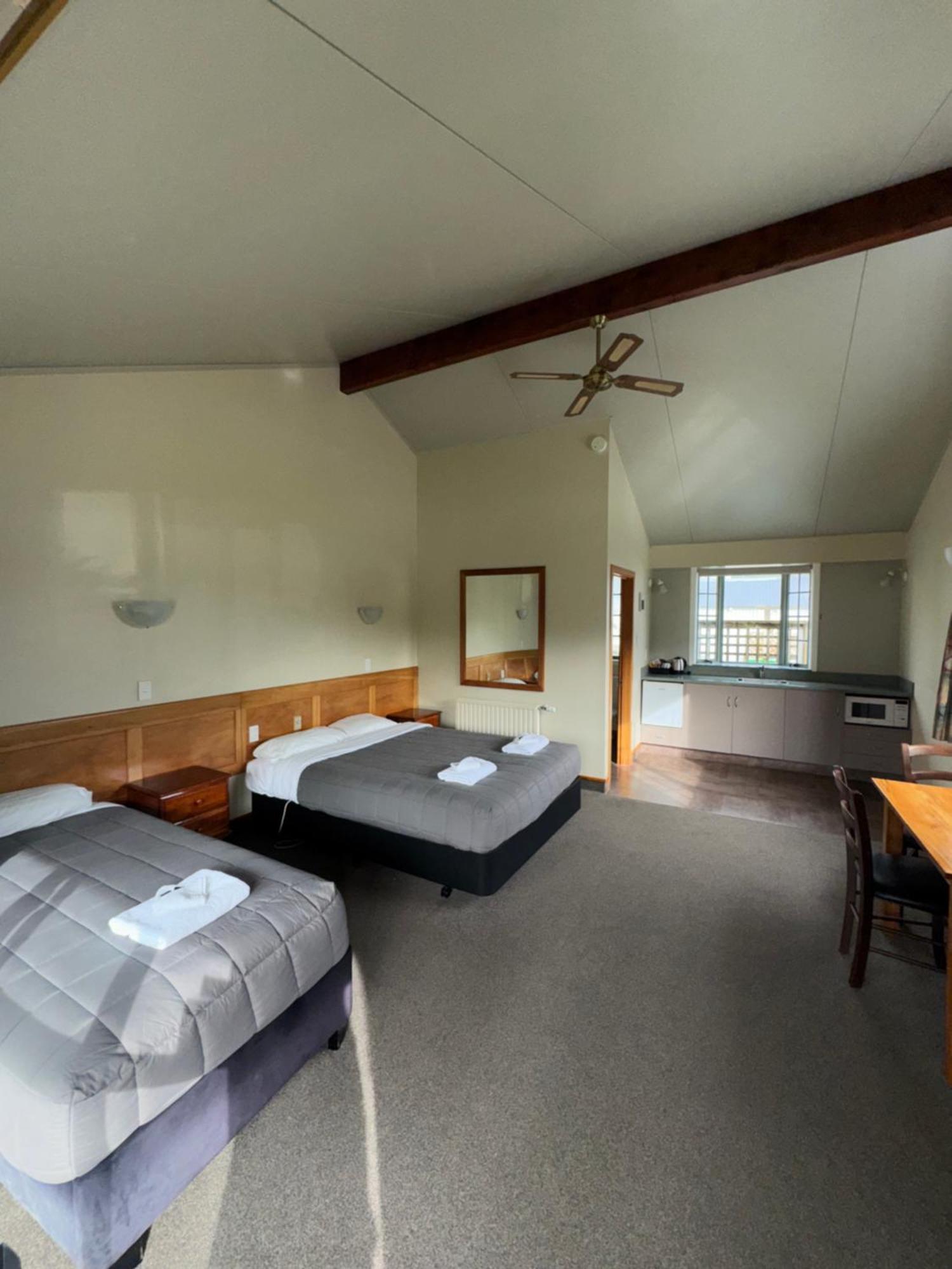 South Sea Hotel - Stewart Island Half-moon Bay Exterior foto